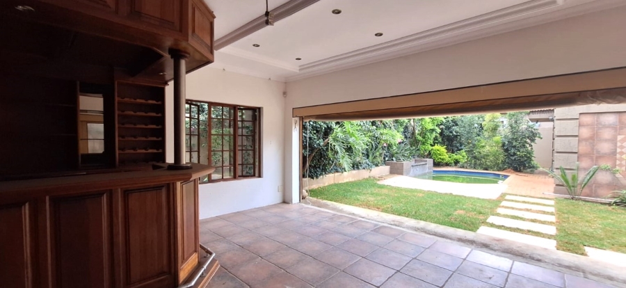 5 Bedroom Property for Sale in Faerie Glen Gauteng