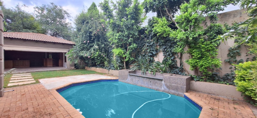 5 Bedroom Property for Sale in Faerie Glen Gauteng