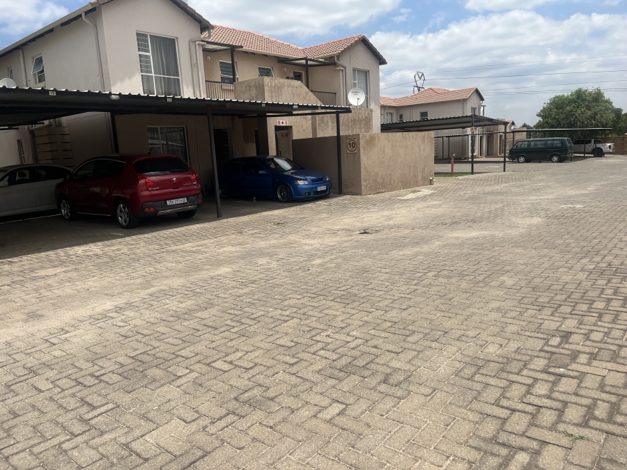 2 Bedroom Property for Sale in Albertsdal Gauteng