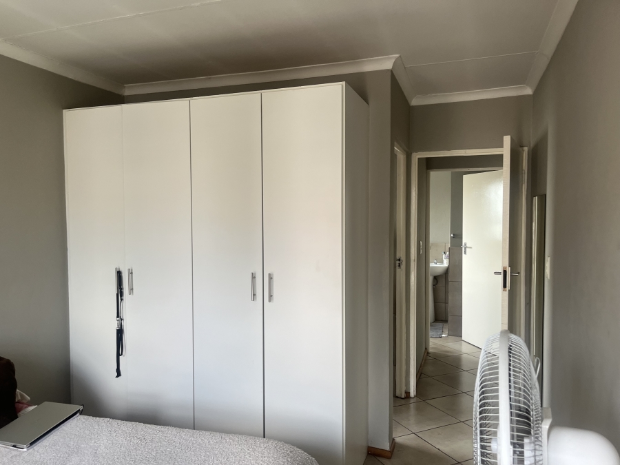 2 Bedroom Property for Sale in Albertsdal Gauteng