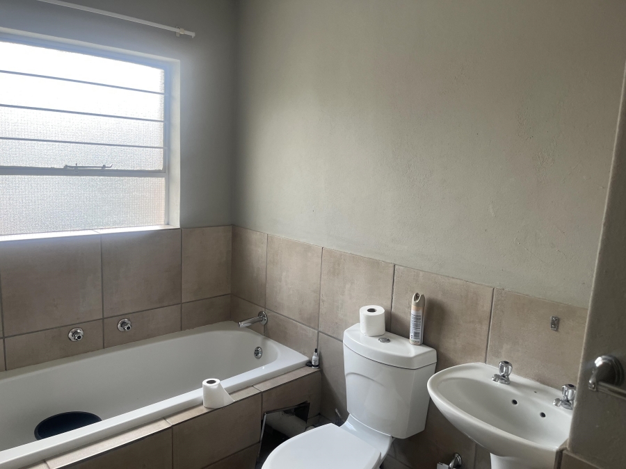 2 Bedroom Property for Sale in Albertsdal Gauteng
