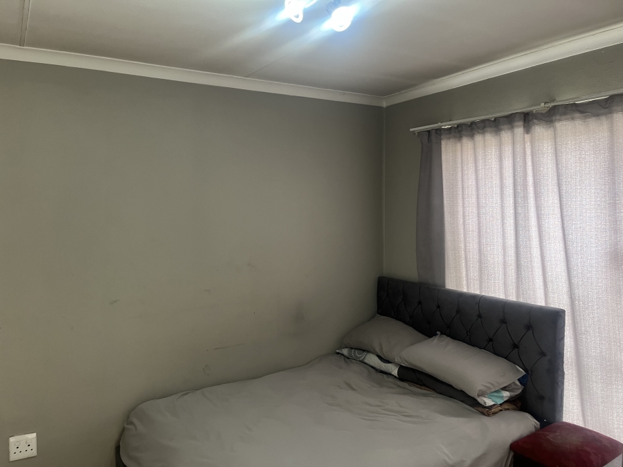 2 Bedroom Property for Sale in Albertsdal Gauteng