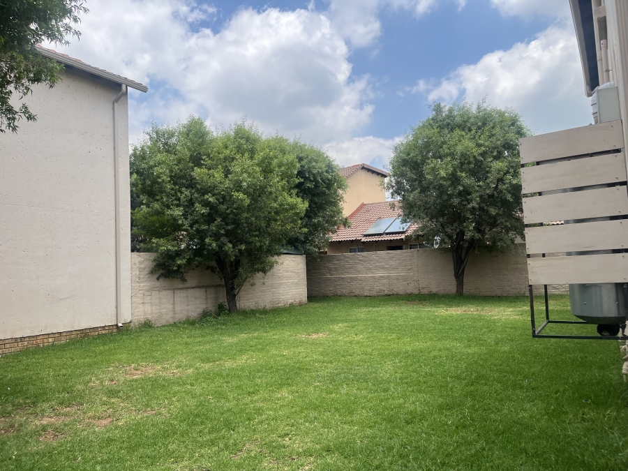 2 Bedroom Property for Sale in Albertsdal Gauteng