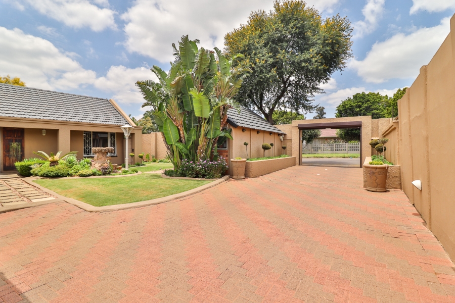 5 Bedroom Property for Sale in Raceview Gauteng