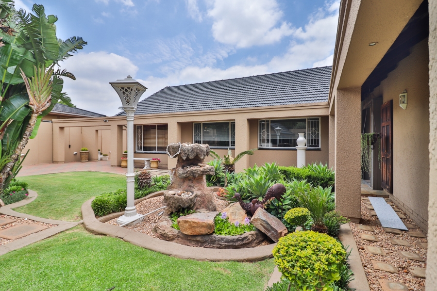 5 Bedroom Property for Sale in Raceview Gauteng