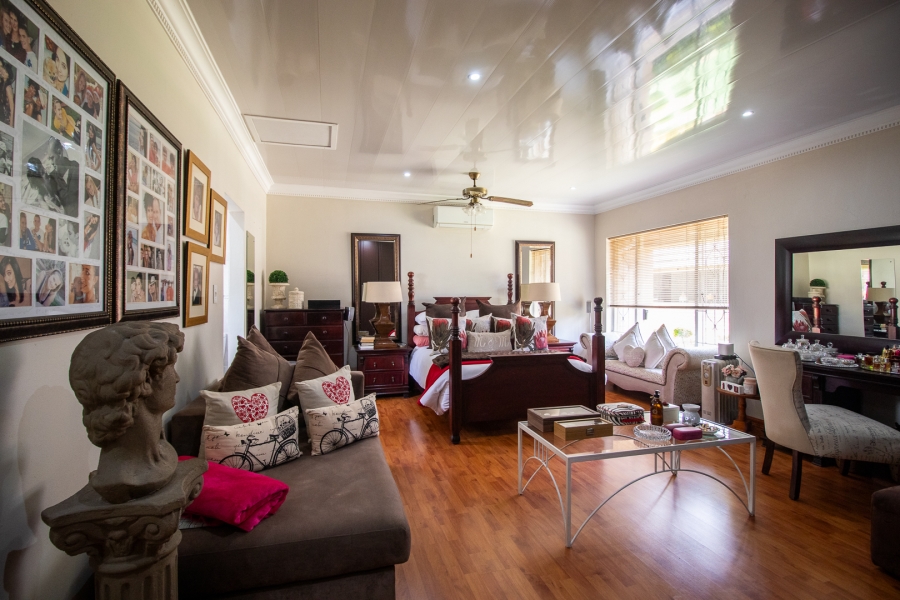 5 Bedroom Property for Sale in Raceview Gauteng