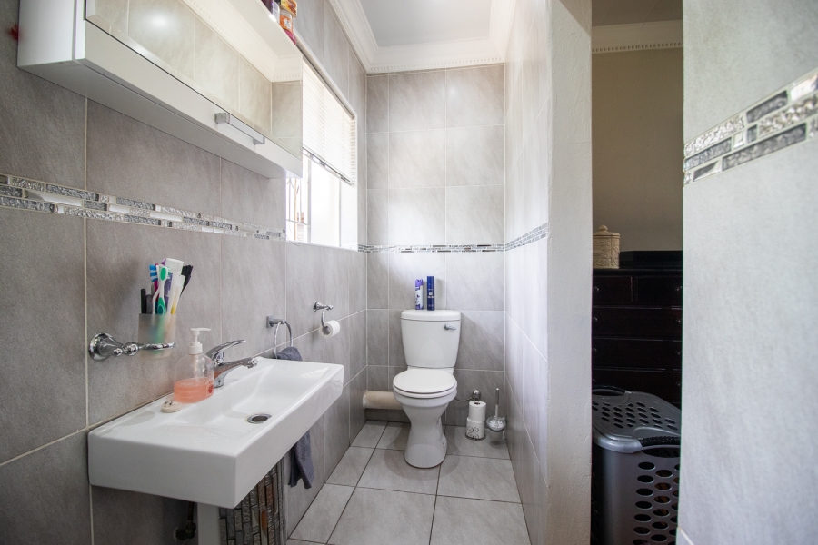 5 Bedroom Property for Sale in Raceview Gauteng