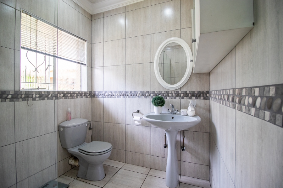 5 Bedroom Property for Sale in Raceview Gauteng