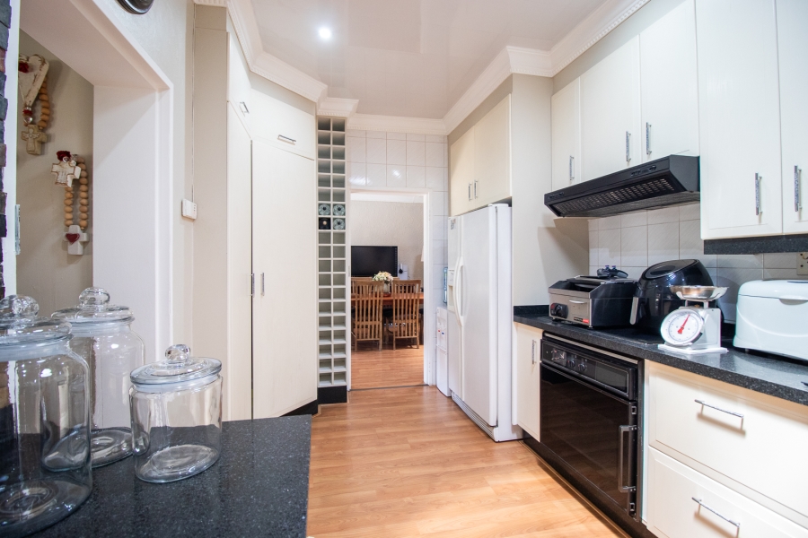 5 Bedroom Property for Sale in Raceview Gauteng