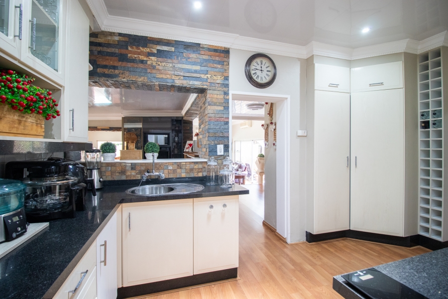 5 Bedroom Property for Sale in Raceview Gauteng