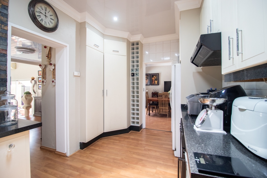 5 Bedroom Property for Sale in Raceview Gauteng