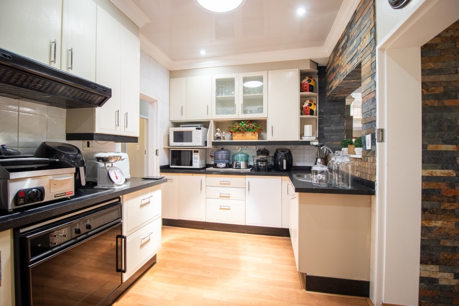 5 Bedroom Property for Sale in Raceview Gauteng