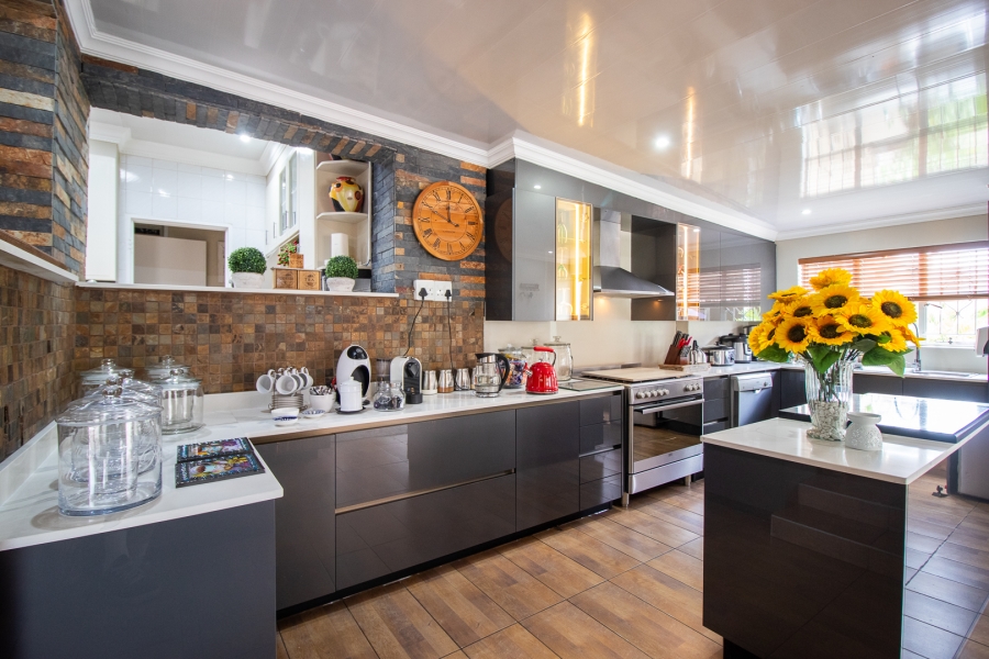 5 Bedroom Property for Sale in Raceview Gauteng