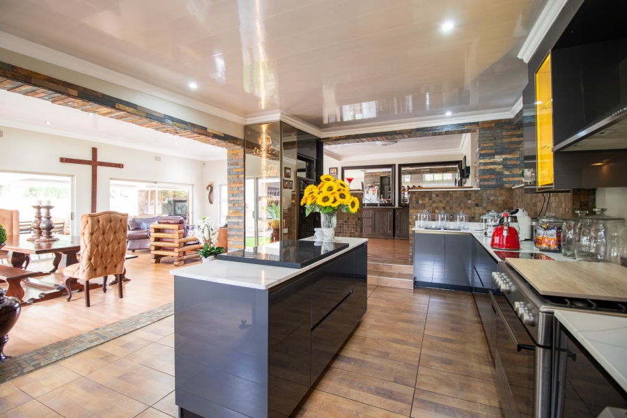 5 Bedroom Property for Sale in Raceview Gauteng