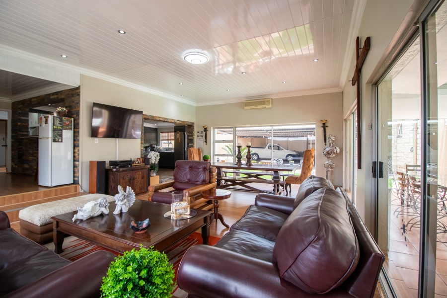 5 Bedroom Property for Sale in Raceview Gauteng