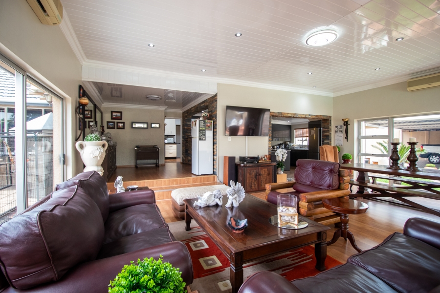 5 Bedroom Property for Sale in Raceview Gauteng