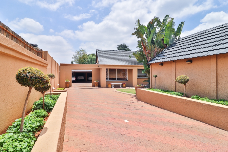5 Bedroom Property for Sale in Raceview Gauteng
