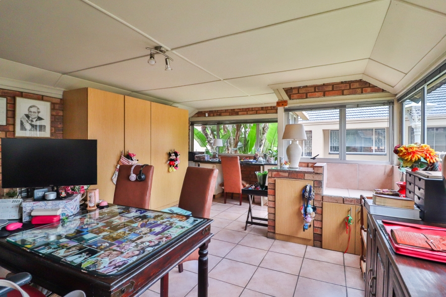 5 Bedroom Property for Sale in Raceview Gauteng