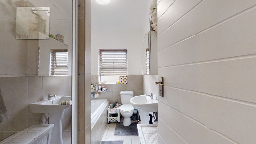 2 Bedroom Property for Sale in Goedeburg Gauteng