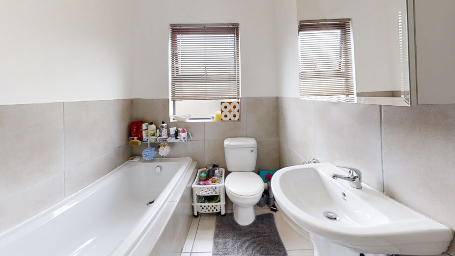 2 Bedroom Property for Sale in Goedeburg Gauteng