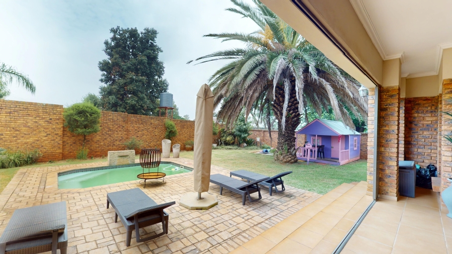 10 Bedroom Property for Sale in Benoni Small Farms Gauteng