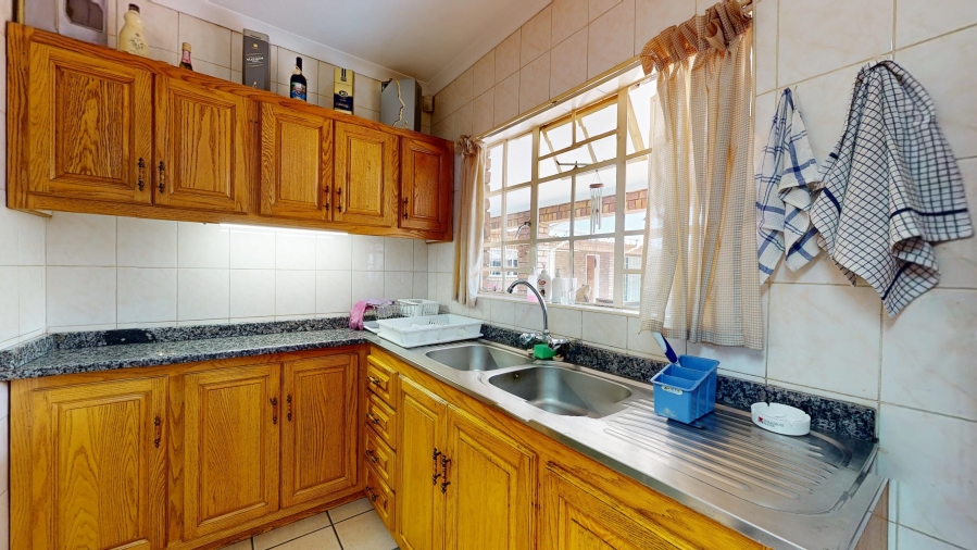 10 Bedroom Property for Sale in Benoni Small Farms Gauteng