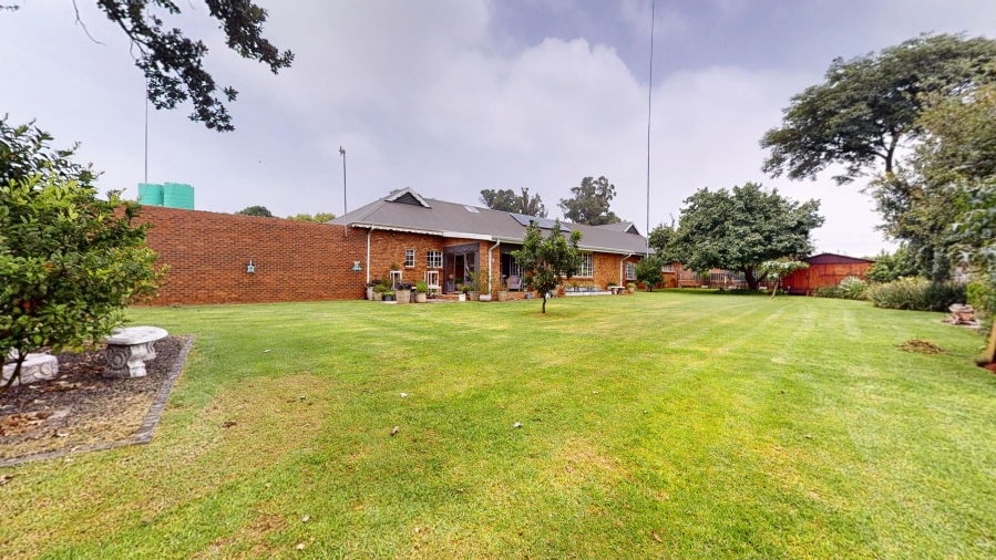 10 Bedroom Property for Sale in Benoni Small Farms Gauteng