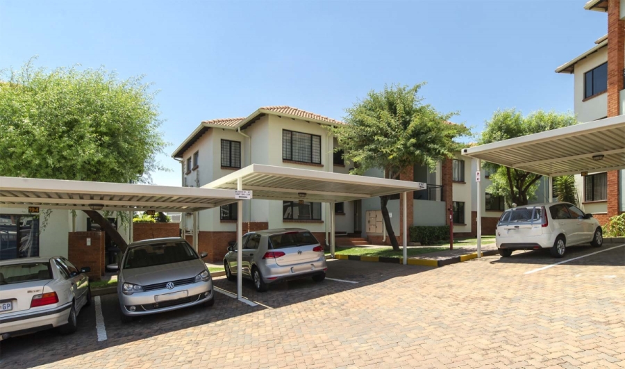 2 Bedroom Property for Sale in Greenstone Hill Gauteng