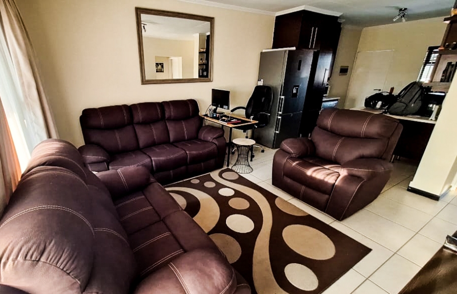 2 Bedroom Property for Sale in Greenstone Hill Gauteng
