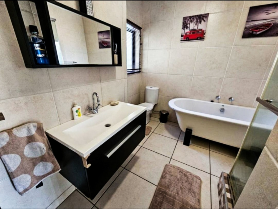 2 Bedroom Property for Sale in Greenstone Hill Gauteng