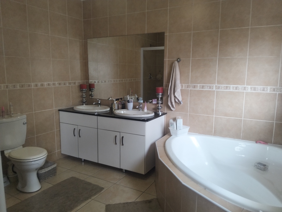 4 Bedroom Property for Sale in Oriel Gauteng