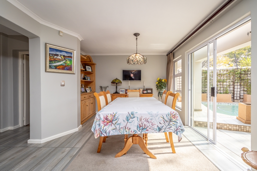 To Let 5 Bedroom Property for Rent in Magaliessig Gauteng