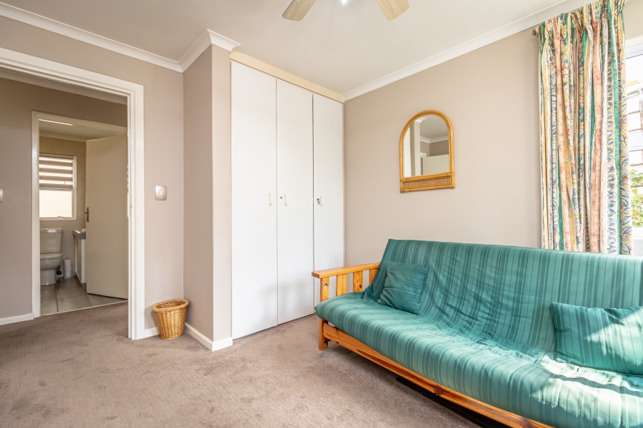 To Let 5 Bedroom Property for Rent in Magaliessig Gauteng