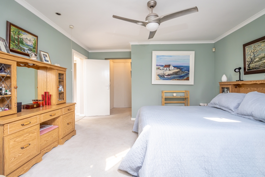 To Let 5 Bedroom Property for Rent in Magaliessig Gauteng