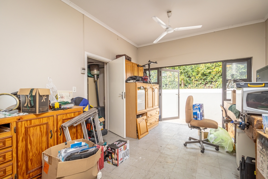 To Let 5 Bedroom Property for Rent in Magaliessig Gauteng