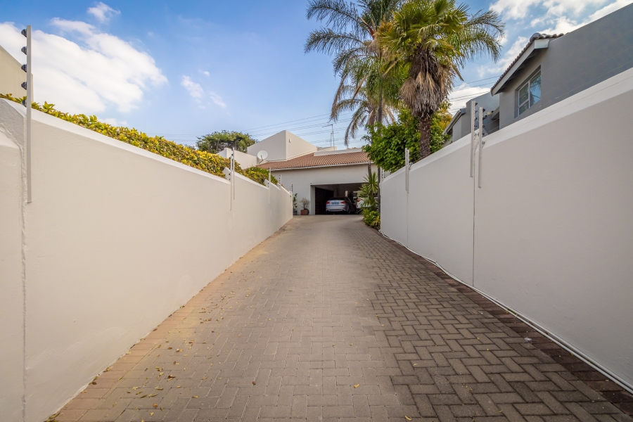 To Let 5 Bedroom Property for Rent in Magaliessig Gauteng