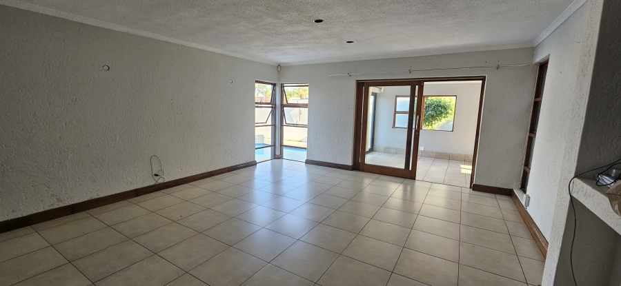 5 Bedroom Property for Sale in Dowerglen Ext 5 Gauteng