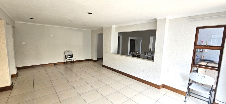 5 Bedroom Property for Sale in Dowerglen Ext 5 Gauteng