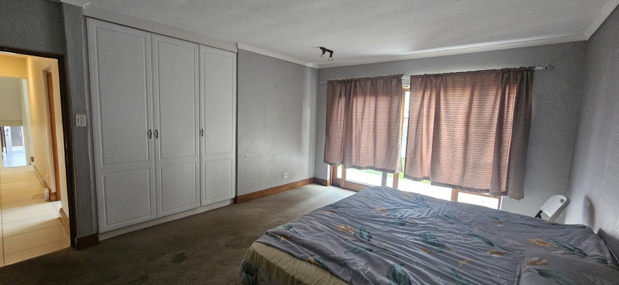 5 Bedroom Property for Sale in Dowerglen Ext 5 Gauteng