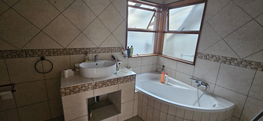 5 Bedroom Property for Sale in Dowerglen Ext 5 Gauteng