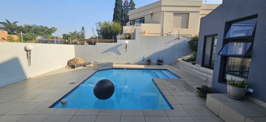 5 Bedroom Property for Sale in Dowerglen Ext 5 Gauteng