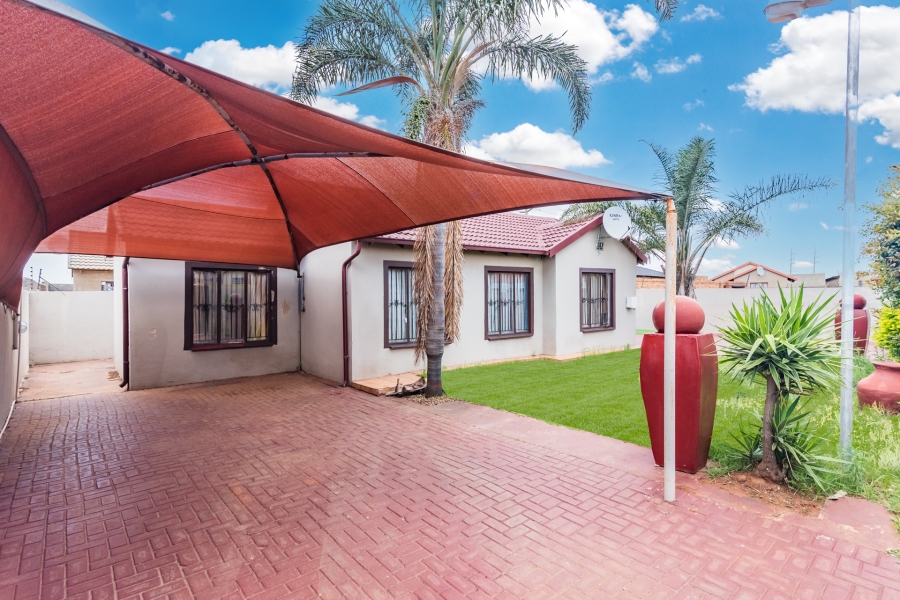 3 Bedroom Property for Sale in Protea Glen Gauteng