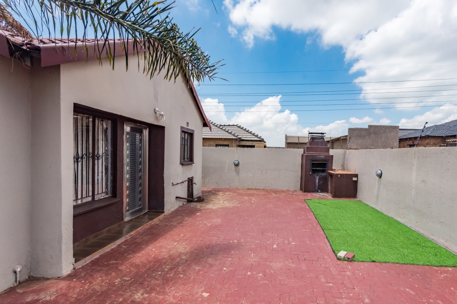 3 Bedroom Property for Sale in Protea Glen Gauteng