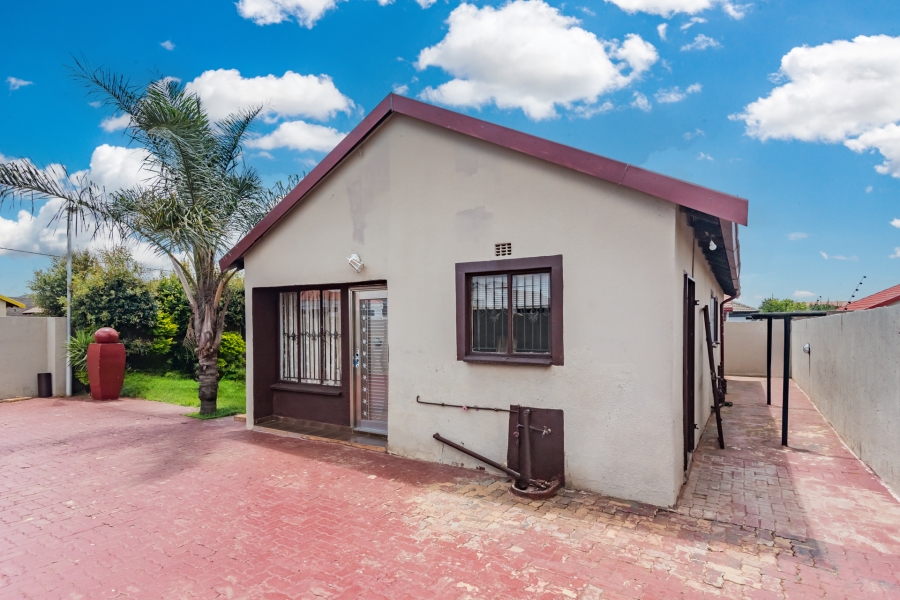 3 Bedroom Property for Sale in Protea Glen Gauteng