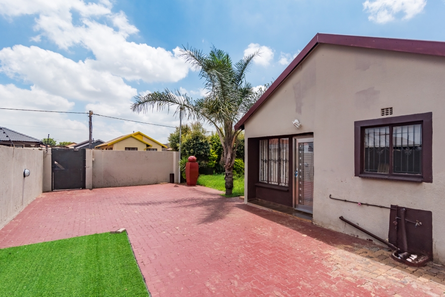 3 Bedroom Property for Sale in Protea Glen Gauteng