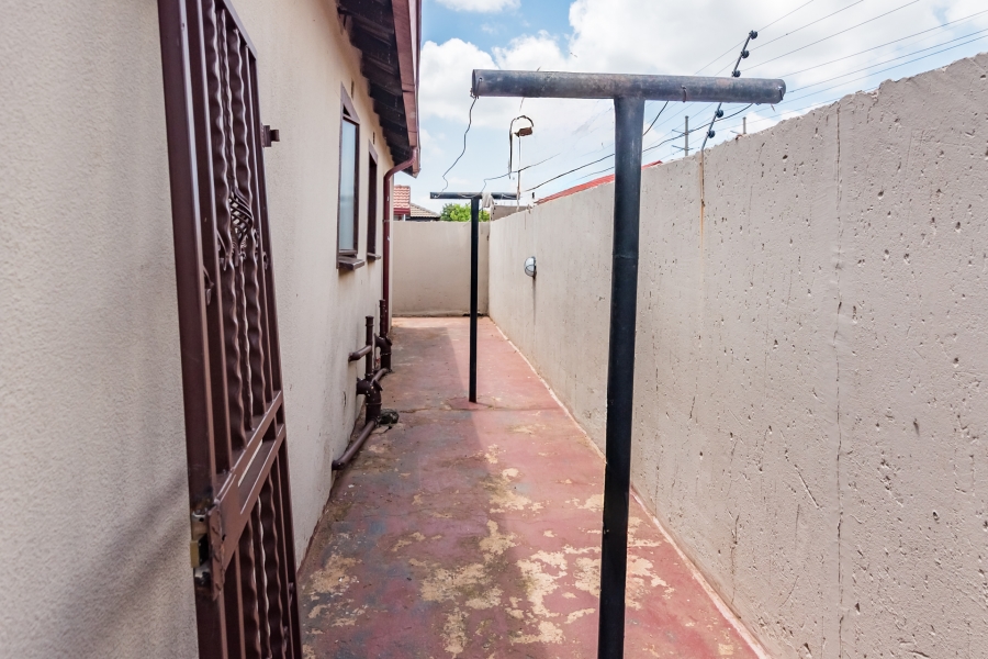 3 Bedroom Property for Sale in Protea Glen Gauteng