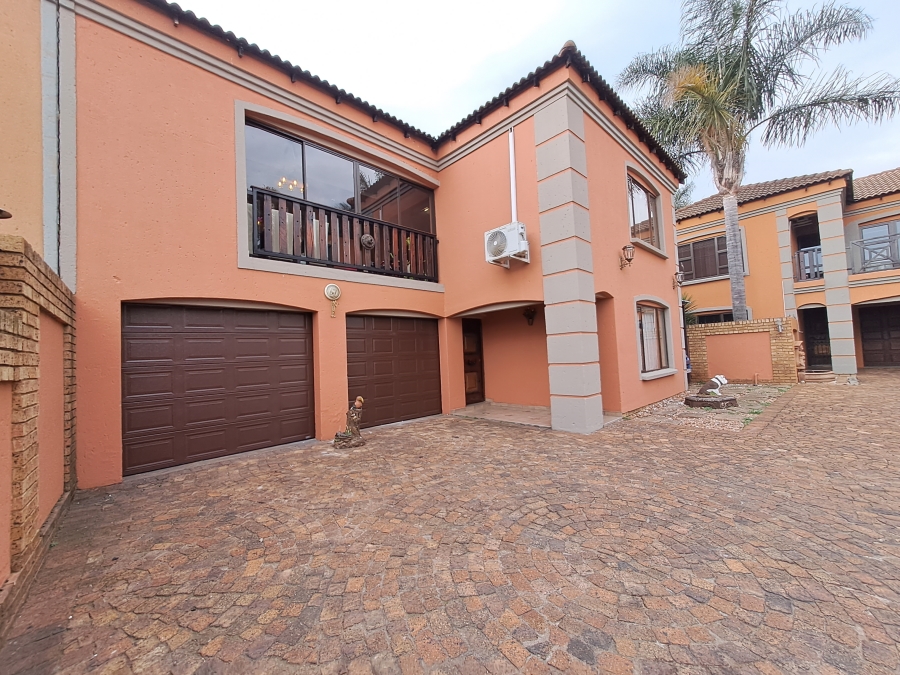 3 Bedroom Property for Sale in Dal Fouche Gauteng