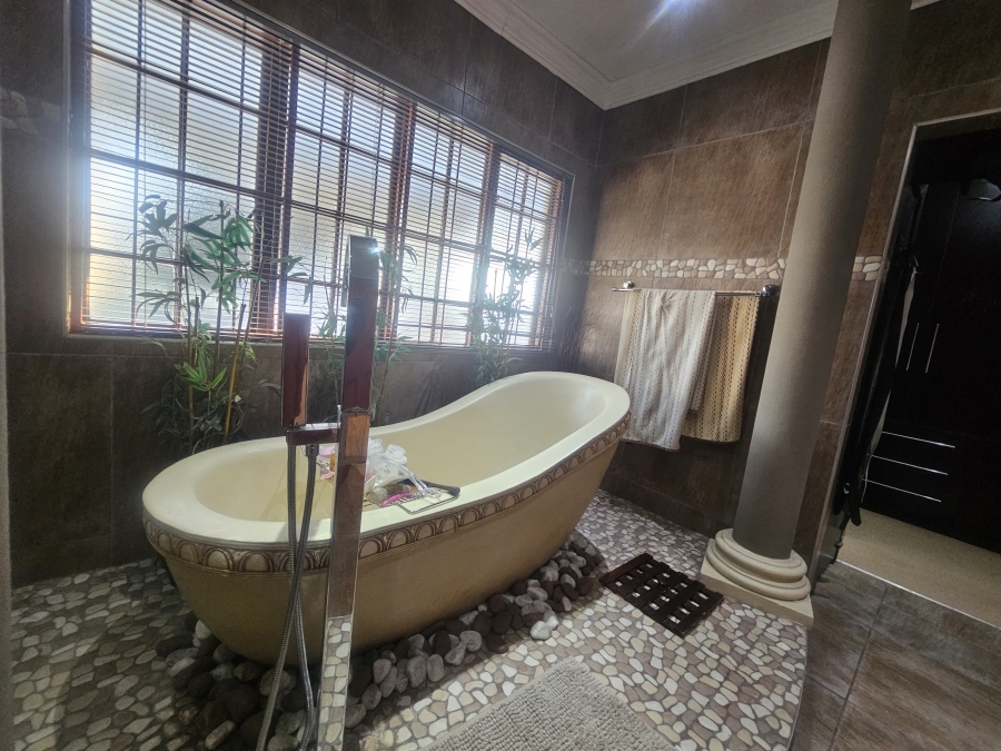 4 Bedroom Property for Sale in Selcourt Gauteng
