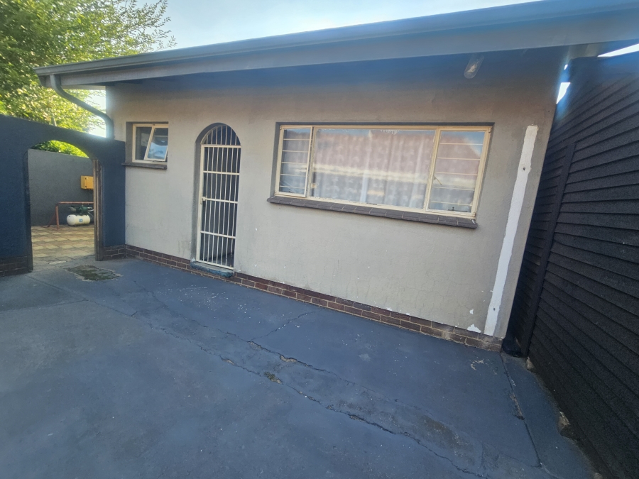 4 Bedroom Property for Sale in Selcourt Gauteng