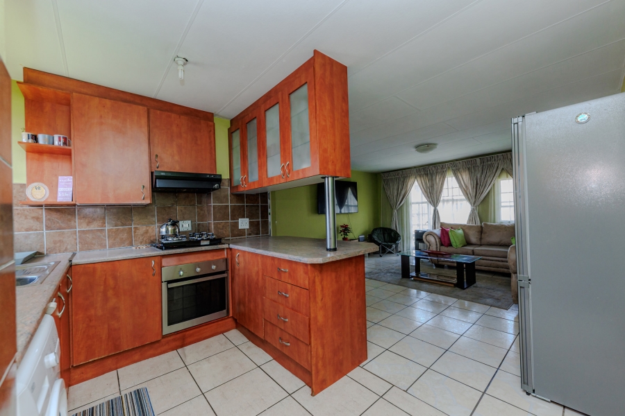 2 Bedroom Property for Sale in Lindhaven Gauteng